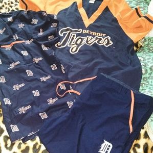 Detroit Tigers scrub set